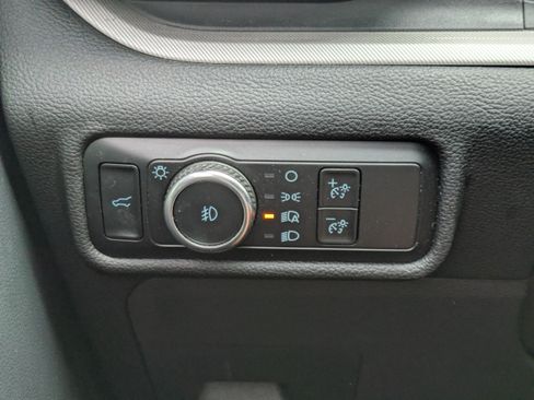 Used 2023 Ford Explorer XLT w/ Equipment Group 202A AWD/4WD image 21