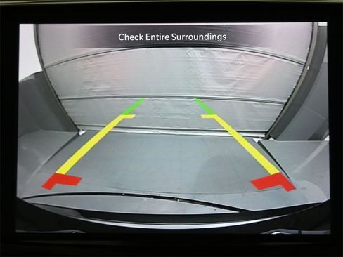 Used 2021 Chrysler Pacifica Touring-L image 14