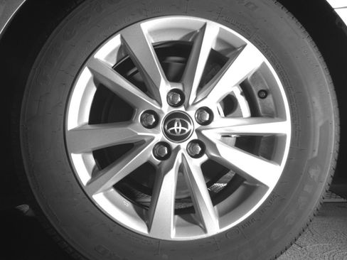 Used 2025 Toyota Camry LE image 14