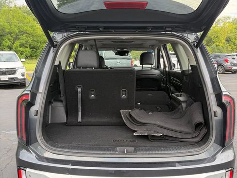 Used 2024 Kia Telluride EX w/ EX Captain's Chair Package AWD/4WD image 8