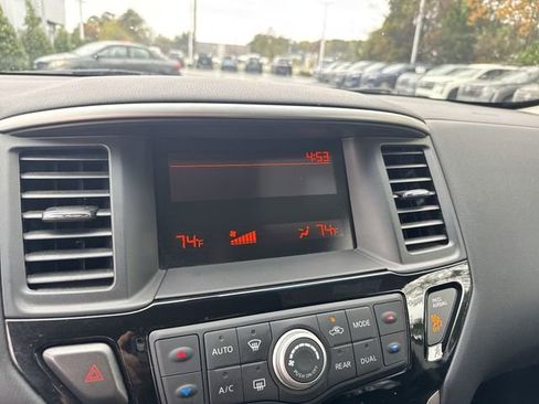 Used 2015 Nissan Pathfinder S image 21