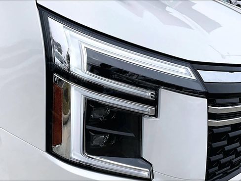 New 2026 Nissan Armada SL w/ Captain's Chari Seat Package image 20