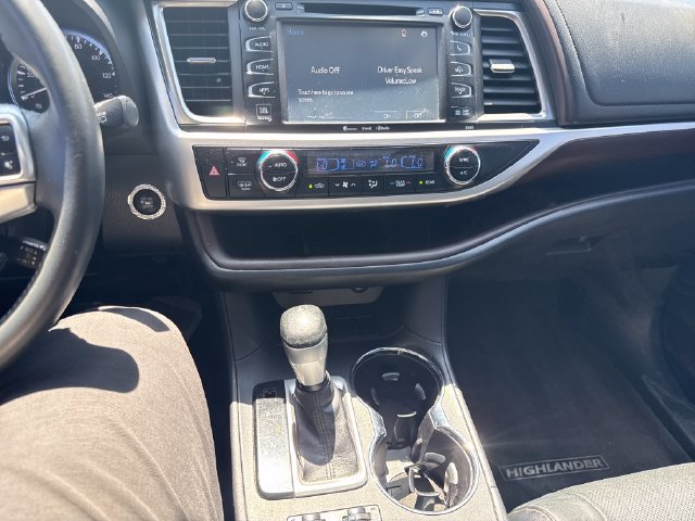 Used 2016 Toyota Highlander Limited FWD image 12