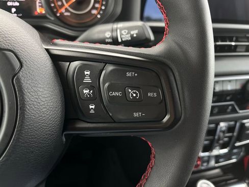 Used 2024 Jeep Gladiator Rubicon AWD/4WD image 16