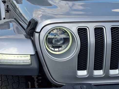Used 2021 Jeep Wrangler Unlimited Sahara w/ LED Lighting Group AWD/4WD image 9