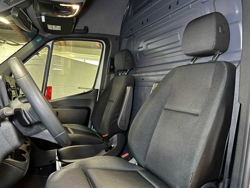 Used 2025 Mercedes-Benz Sprinter 2500 image 21