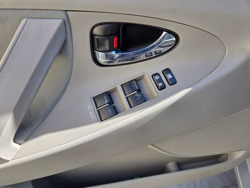 Used 2011 Toyota Camry LE image 9