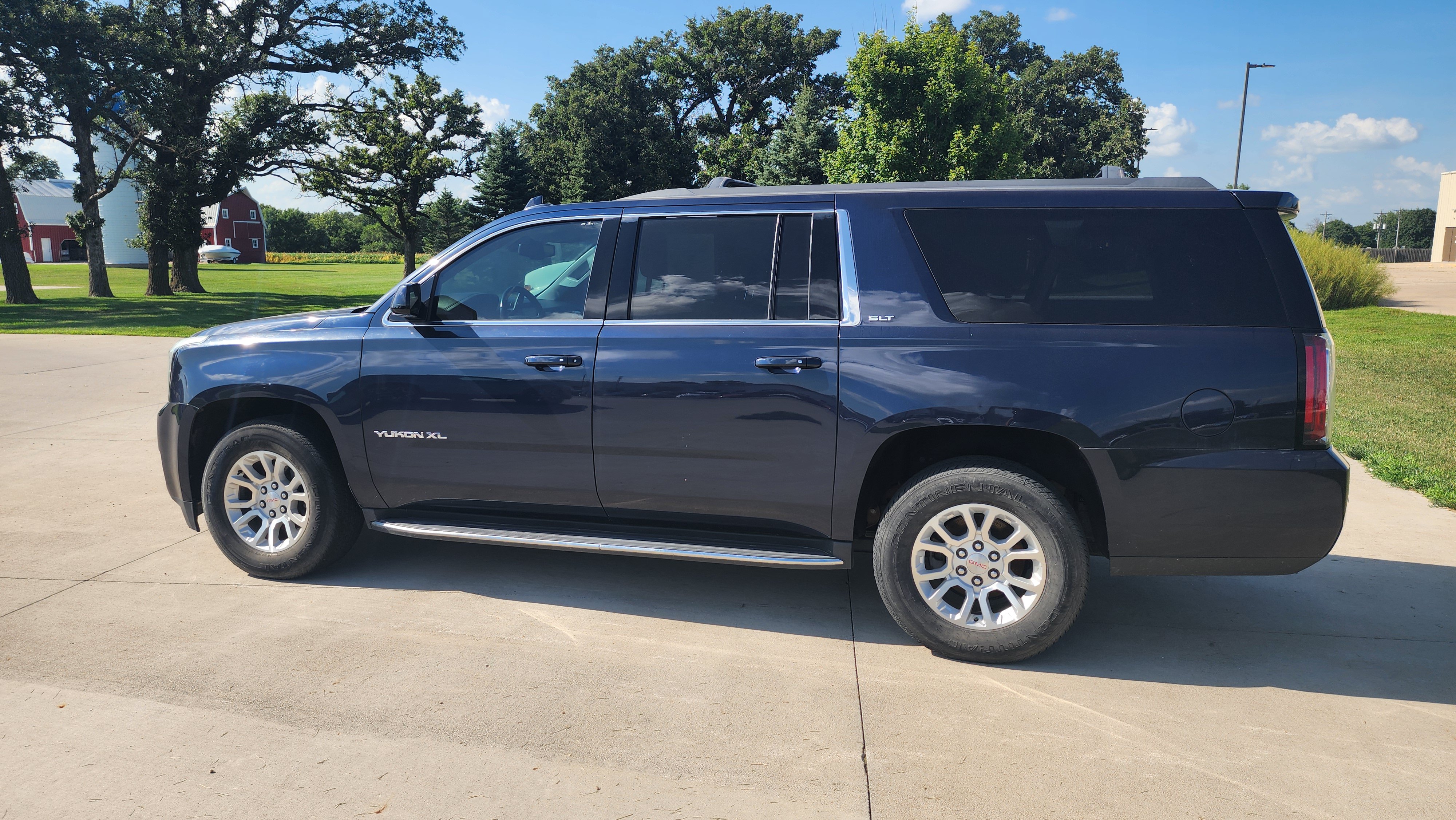 Used 2018 GMC Yukon XL SLT w/ Open Road Package AWD/4WD image 8