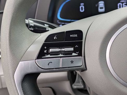 Used 2025 Hyundai Elantra SE image 20