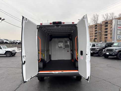 Used 2025 RAM ProMaster 2500 w/ Storage Group image 11