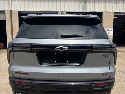 Used 2026 Chevrolet Traverse RS FWD image 4