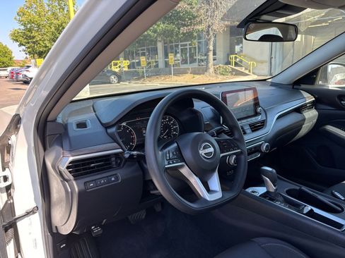 Used 2025 Nissan Altima 2.5 SV FWD image 33