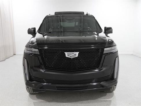 Used 2022 Cadillac Escalade ESV Sport w/ Touring Package image 2