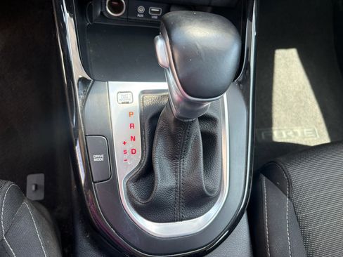 Used 2019 Kia Forte S w/ S Premium Package FWD image 17