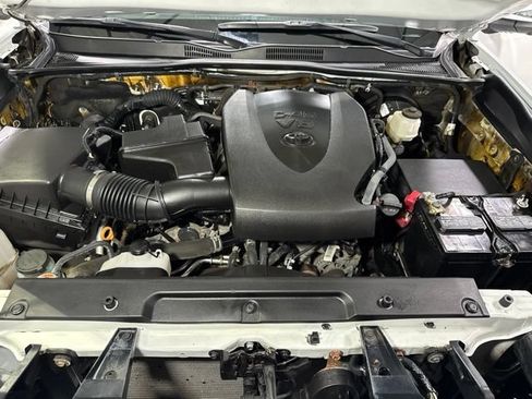 Used 2020 Toyota Tacoma Limited AWD/4WD image 11