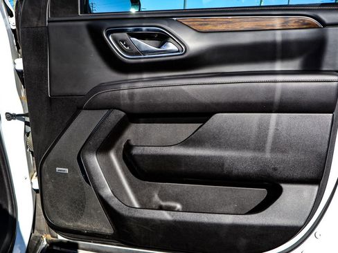 Used 2023 Chevrolet Suburban Premier image 42