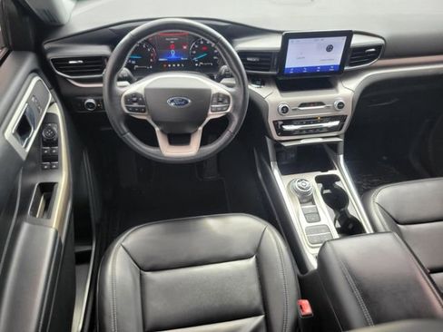 Used 2022 Ford Explorer XLT w/ Equipment Group 202A image 13