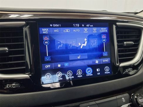 Used 2017 Chrysler Pacifica Touring-L image 19