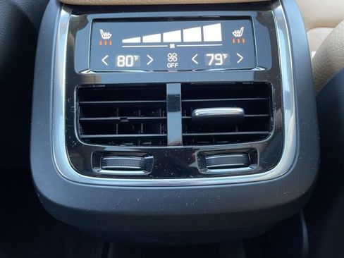 Used 2016 Volvo XC90 T6 Momentum w/ Momentum Plus Package image 27