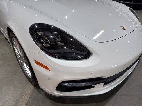Used 2017 Porsche Panamera image 32