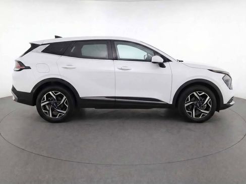 Used 2023 Kia Sportage LX AWD/4WD image 11