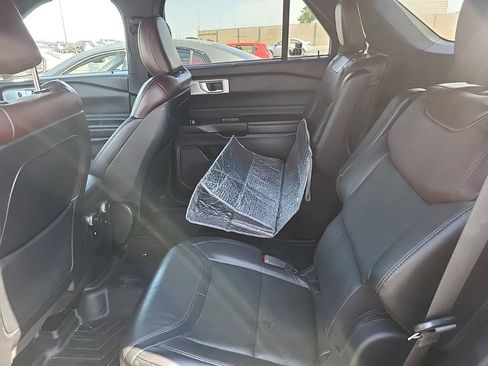 Used 2020 Ford Explorer Platinum w/ Premium Technology Package AWD/4WD image 8
