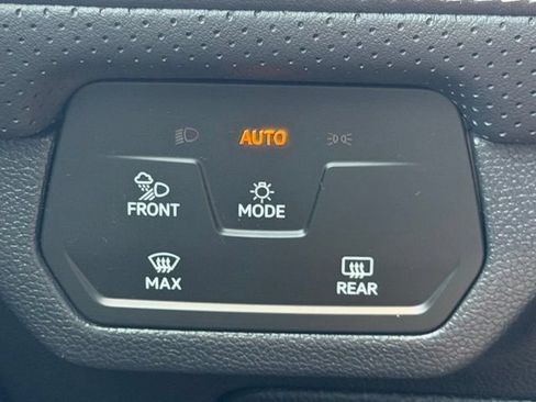 Used 2025 Volkswagen Atlas SE AWD/4WD image 21