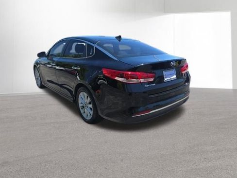 Used 2018 Kia Optima LX w/ 17" Alloy Wheels Package FWD image 3