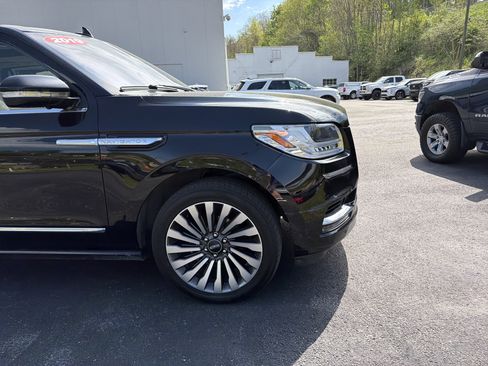 Used 2019 Lincoln Navigator Reserve AWD/4WD image 2