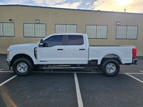 Used 2023 Ford F250 XL w/ FX4 Off-Road Package AWD/4WD image 2