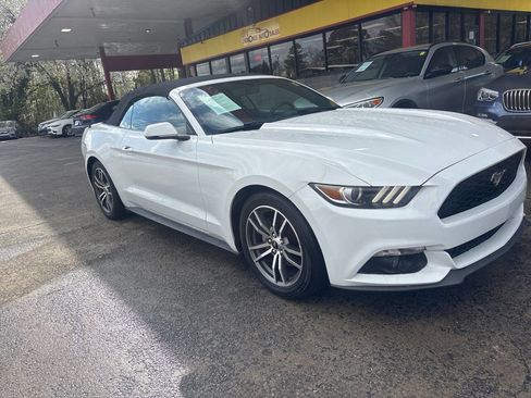 Used 2015 Ford Mustang Premium image 4
