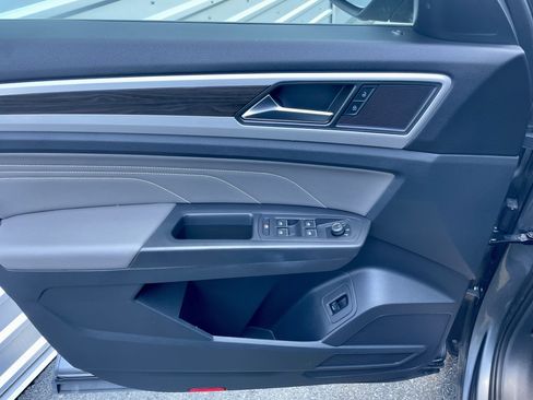 Used 2023 Volkswagen Atlas SE w/ Black Wheel Package AWD/4WD image 12