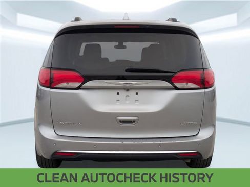 Used 2019 Chrysler Pacifica Limited image 5