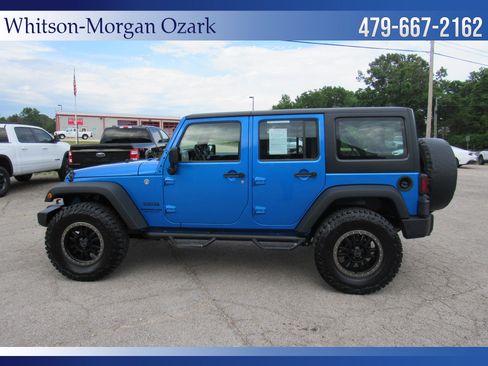 Used 2016 Jeep Wrangler Unlimited Sport w/ Connectivity Group AWD/4WD image 8