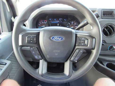 Used 2022 Ford E-350 and Econoline 350 Super Duty RWD image 25
