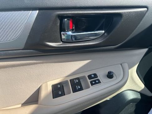 Used 2018 Subaru Outback 2.5i Premium image 12