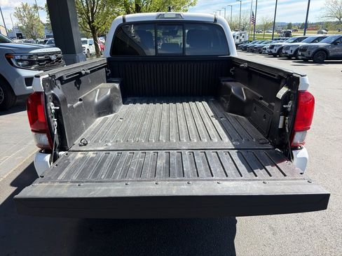 Used 2021 Toyota Tacoma SR AWD/4WD image 14