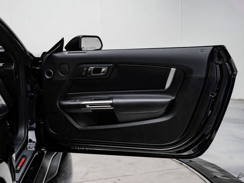 Used 2021 Ford Mustang Shelby GT500 w/ Carbon Fiber Track Pack image 85