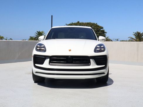 Certified 2023 Porsche Macan S AWD/4WD image 6