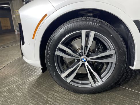 Used 2025 BMW X7 M60i image 9