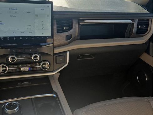 Used 2024 Ford Expedition Limited image 20