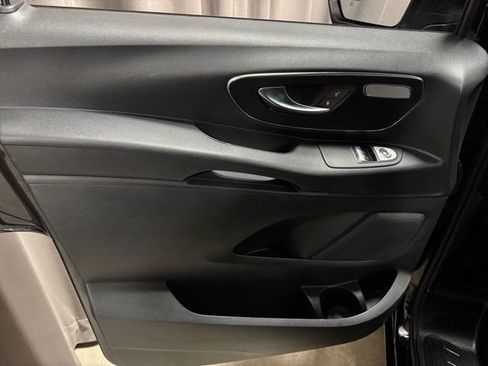 Used 2016 Mercedes-Benz Metris Passenger image 14