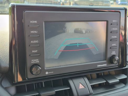 Used 2021 Toyota RAV4 LE AWD/4WD image 29