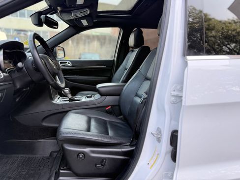 Used 2018 Jeep Grand Cherokee Limited AWD/4WD image 19