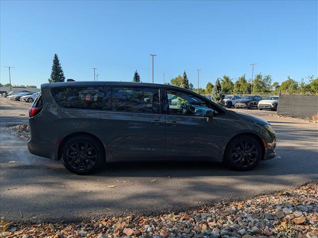 Used 2020 Chrysler Pacifica Touring w/ S Appearance Package FWD image 6