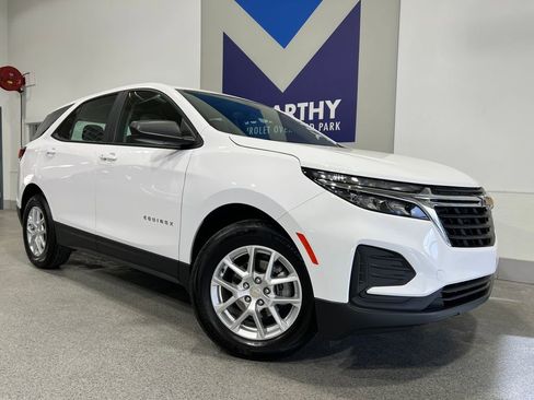 Used 2024 Chevrolet Equinox LS image 2