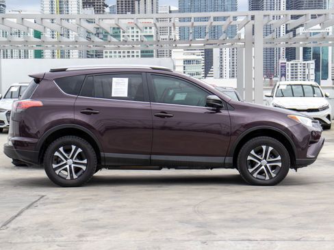 Used 2018 Toyota RAV4 LE image 4
