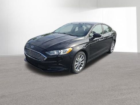 Used 2017 Ford Fusion SE w/ Fusion SE Technology Package FWD image 1