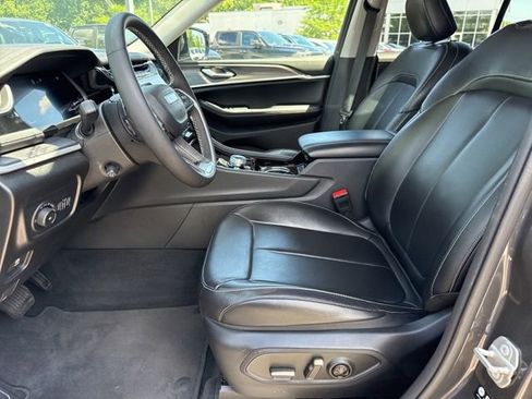 Used 2023 Jeep Grand Cherokee Limited w/ Luxury Tech Group II AWD/4WD image 19