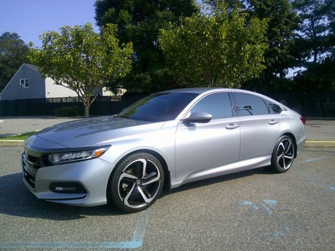 Used 2018 Honda Accord Sport image 9